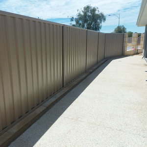 Clôture de <span class=keywords><strong>jardin</strong></span> extérieure fabriquée en Australie, clôture en tôle métallique <span class=keywords><strong>GAI</strong></span>, revêtement en poudre noire, résistante aux termites, ignifuge, clôture Colorbond - Product Image 2