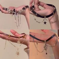 Collier ras-du-cou pour femme en cuir PU, style papillon sportif et élégant, avec chaîne serpent double couche au design original