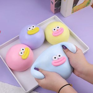 Juguete de apretar con forma de boca de salchicha de ojos grandes, colorido, lindo, de dibujos animados, divertido, en forma de bollo/dumpling, bola de rebote lento, juguete de descompresión divertido - Product Image 4