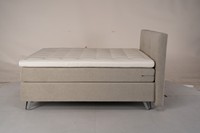Solution de chambre intégrée : Lit rembourré personnalisable avec matelas/surmatelas assortis, tables de chevet, bancs de rangement et canapés
