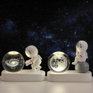 Lampe de nuit moderne en cristal LED avec globe terrestre gravé au laser 3D, base astronaute personnalisée, lampe de table, décoration d'intérieur, cadeau de festival - Product Image 3
