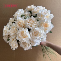 DC269 Vente en gros de roses artificielles en soie à 3 têtes, couleur crème blanc cassé, avec tige, pour bouquet de mariée, arrangement floral de mariage
