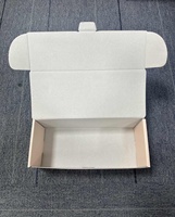 Boîte d'expédition personnalisée en matériaux recyclés, couleur crème beige, avec fermeture à rabat, impression dorée mate, pour e-commerce, cadeaux de beauté
