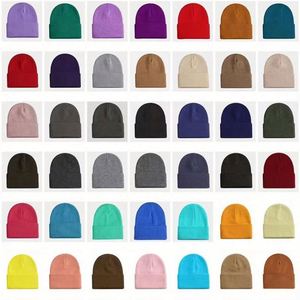 Bonnet en acrylique tricoté unisexe pour adultes, collection Automne-Hiver 2025, décontracté, chaud, anti-froid, avec logo brodé personnalisé - Product Image 1
