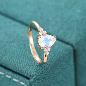 แหวนเงินแท้ 925 ชุบทองคำสีโรสโกลด์ ประดับมูนสโตนทรงลูกแพร์ แหวนมูนสโตนสีน้ำเงินธรรมชาติ - Product Image 5