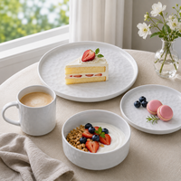 Service de table de luxe 4 pièces en grès premium blanc à motif vague d'eau, compatible lave-vaisselle, assiettes, bols et tasses à café