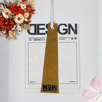 Étiquettes de vêtements recyclées de luxe, impression personnalisée en relief, étiquettes suspendues, étiquettes en carton spéciales pour vêtements, logo personnalisé