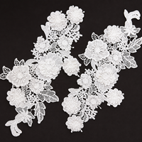 Appliques en dentelle brodées sur mesure, logo personnalisé, fleurs 3D, solubles dans l'eau, pour robes de mariée