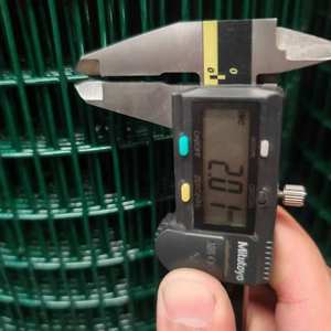 Rouleaux de grillage soudé à mailles carrées de 1/2x1 pouce, galvanisé, revêtu de PVC, couleur verte, pour <span class=keywords><strong>la</strong></span> construction et les clôtures - Product Image 5