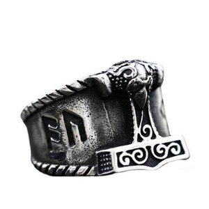 Anillo Vikingo de Acero Inoxidable, Martillo de Thor / Anillo de Mitología Nórdica con Cuervo - Product Image 2