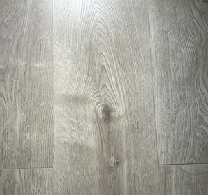 Laminate en chêne gris ultra-léger, AC4, HDF haute densité, système de clic, imperméable, OEM disponible - Product Image 2