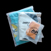 Sacs en plastique givré recyclables avec logo personnalisé, fermeture éclair, impression sérigraphique pour vêtements et chaussures, sacs à main pour t-shirts, MOQ 200 pièces