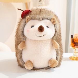 Peluche hérisson super douce et adorable avec <span class=keywords><strong>pomme</strong></span> <span class=keywords><strong>rouge</strong></span> sur <span class=keywords><strong>la</strong></span> tête et visage souriant, jouet en peluche doux pour <span class=keywords><strong>la</strong></span> peau pour enfants et adultes - Product Image 4