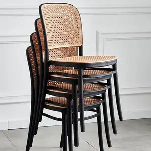 Estilo francês Cores High Back Outdoor Restaurant Cafe Chair Plastic Rattan Seat Sala de jantar Cadeiras para venda