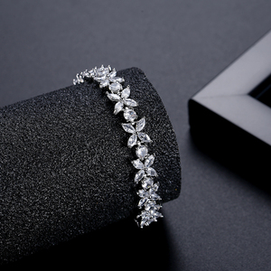 LUOTEEMI Bijoux de luxe Pierre de zirconium cubique rouge clair Trèfle porte-bonheur Fleur CZ Bracelets et bracelets pour femmes - Product Image 5