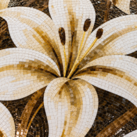 Mosaïque murale en verre découpée à la main, motif fleur de lys, de luxe et sur mesure, pour hall d'hôtel, salle de bain et décoration murale commerciale