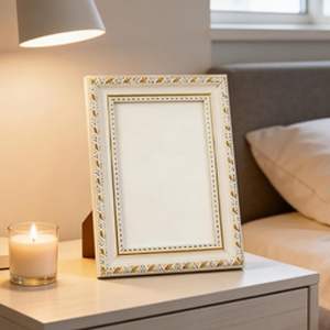 Marco <span class=keywords><strong>de</strong></span> Fotos A4 Lacado en Blanco Brillante con Borde Dorado Elegante, Tamaño Estándar Internacional para Documentos, Exhibición en Pared o Mesa - Product Image 1