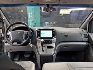 Fourgonnette Commerciale d'Occasion Bien Entretenue 2018 pour Grand Starex JU981709, Véhicule Familial d'Occasion, Importation Directe Corée, 50001-75000 Miles - Product Image 4