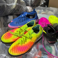 Chaussures de Football d'Occasion de Marques Internationales en Gros – Crampons de Football Originaux de Seconde Main en Balles pour Hommes