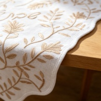 Napperon de table festonné en coton, broderie délicate de feuillage doré, réutilisable, pour la table quotidienne, les mariages et toutes occasions.