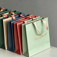 Tas Kartu Putih Mewah Ringan yang Tahan Lama dan Dapat Didaur Ulang dengan Logo dan Embossing Kustom, Daya Tahan Kuat hingga 9kg untuk Pakaian