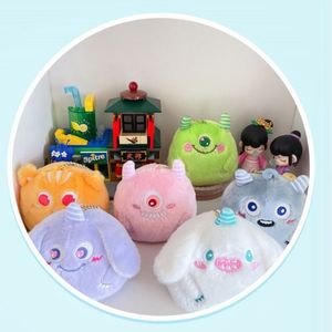 Pendentif porte-clés en peluche multicolore Little Monster original, style graffiti pour fille, articles ménagers durables pour la maison - Product Image 3