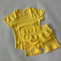 Ensemble de yoga et fitness deux pièces pour femme : T-shirt uni sans coutures à manches courtes et short froncé, séchage rapide, en nylon
