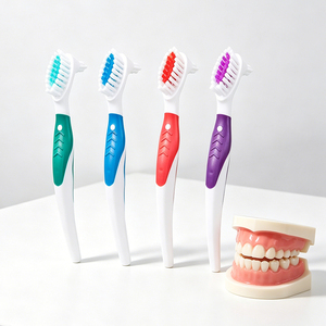<span class=keywords><strong>Cepillo</strong></span> <span class=keywords><strong>de</strong></span> <span class=keywords><strong>Dientes</strong></span> Personalizado al por Mayor con Diseño <span class=keywords><strong>de</strong></span> Doble Cabezal <span class=keywords><strong>para</strong></span> Limpieza <span class=keywords><strong>de</strong></span> Dentaduras Postizas, Mango Antideslizante y Cerdas <span class=keywords><strong>de</strong></span> Dureza Media - Product Image 2