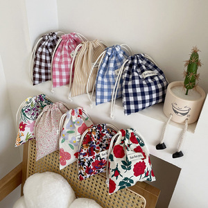 <span class=keywords><strong>Pochette</strong></span> à cordon en polyester à motif floral et à carreaux <span class=keywords><strong>pour</strong></span> articles divers, clés, pièces de monnaie, cartes, téléphone portable, serviettes hygiéniques et cosmétiques - Product Image 1