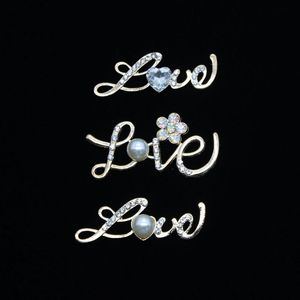 Nouveauté 2025 : Breloques fantaisie colorées en alliage plaqué argent/or pour coques de téléphone DIY, lettres LOVE en strass, style créateur - Product Image 3