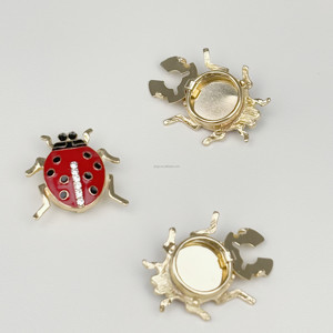 Tùy chỉnh OEM ODM bóng côn trùng hình dạng áo sơ mi nút Bìa bán buôn không may thiết kế mới lạ chất lượng cao nút trang trí - Product Image 4