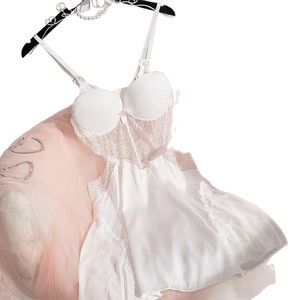 Pyjama short en soie glacée, style pur et sensuel, avec dentelle et découpes, populaire, fin et romantique - Product Image 5