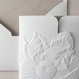 Tarjeta de Felicitación de Boda de Lujo con Relieve, Logotipo Personalizado, Diseño Floral Elegante, Papelería Personalizada, Papel de Algodón, Impresión Digital - Product Image 3