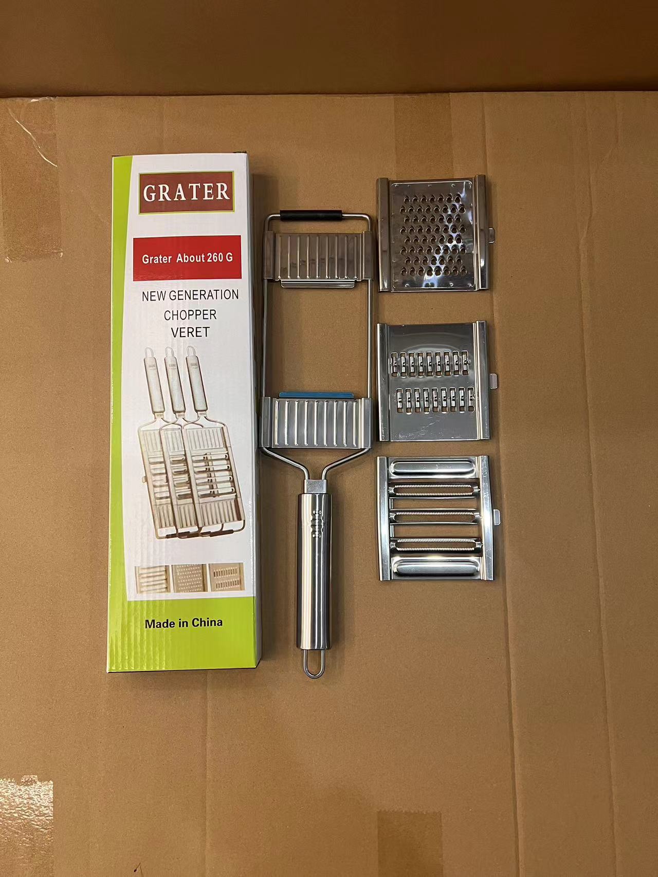 มีดสามเล่ม บรรจุกล่องสี