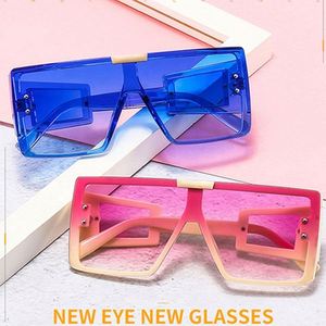 Nouveautés de luxe : Lunettes de soleil vintage à rivets pour hommes, monture large, et lunettes de soleil surdimensionnées carrées pour femmes 2021 - Product Image 4