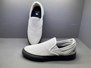 Fabricante Vietnamita de Zapatos Casuales Clásicos para Hombre, Parte Superior de Cuero Dividido, Entresuela de PU, Suela de Goma, Zapatillas Deportivas OEM - Product Image 1