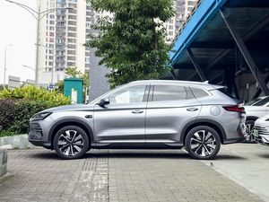 BYD Song Plus EV Flagship 2025, SUV BYD, Edizione Flagship BYD Song Plus, 605 chilometri, Prezzo dei Veicoli a Nuova Energia in Cina - Product Image 3