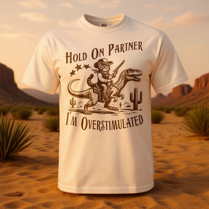 Camiseta Vintage de Vaquero con Gato 'Hold on Partner I'm Overstimulated' Estilo Promocional - Product Image 2