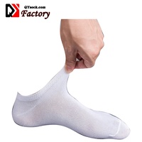 Logo personnalisé Chaussettes de cheville en polyester Chaussettes de sport fines et bon marché pour hommes