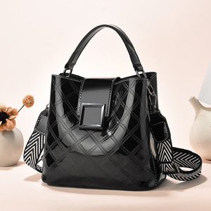 Señoras de hombro de la mujer pequeño barato cubo negro chica messenger clásica bandolera bolsos con tassell - Product Image 1