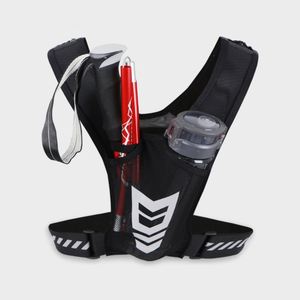 Chaleco Deportivo Transpirable Reflectante Negro Personalizado Ajustable para Entrenamiento y Correr con Soporte para Teléfono en el Pecho y Bolsillos para Botella - Product Image 6
