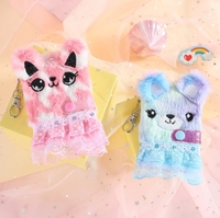 Adorable carnet en peluche de dessin animé avec un chat mignon en robe rose, un journal pour jeunes princesses, un carnet à suspendre.