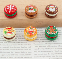 Ornement en résine en forme de macaron de Noël, figurine peinte à la main, mini décoration ronde pour cadeau de Noël