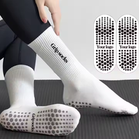 Chaussettes antidérapantes sur mesure pour le yoga Pilates Chaussettes antidérapantes en coton doux avec logo sur le bas pour les jeunes