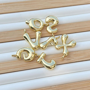 Perles en forme de lettres de l'alphabet en or véritable plaqué A~z, breloques initiales, pendentif en forme de lettre bulle pour porte-clés DIY, pour collier - Product Image 3