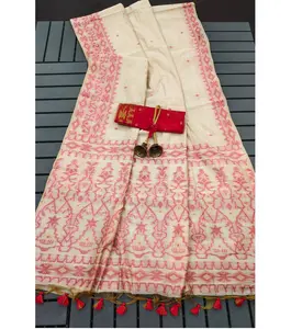 Saree en coton Muga doux et attrayant de haute qualité dans le concept Jamdani avec bordure de tissage contrastée avec pièce de chemisier contrastée