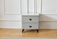 Table de chevet moderne gris clair avec plateau en pierre frittée, 2 tiroirs, poignées métalliques triangulaires, armoire de nuit en bois pour chambre à coucher