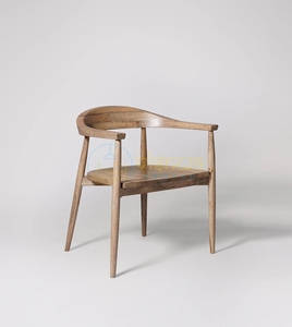Fauteuil d'appoint en bois de Sheesham nordique avec dossier incurvé, accoudoirs sculptés et pieds effilés – Mobilier de salon moderne et minimaliste - Product Image 1