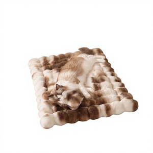 سرير فاخر وبسيط للقطط مصنوع من الفرو الطويل، بطانية دافئة مناسبة للكلاب والقطط للنوم والجلوس عليها - Product Image 6