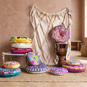 2020 haute vente coton coussin brodé à la main rond coussin de sol Pom Pom garniture pour la maison hôpital hôtel utiliser des techniques non tissées - Product Image 3